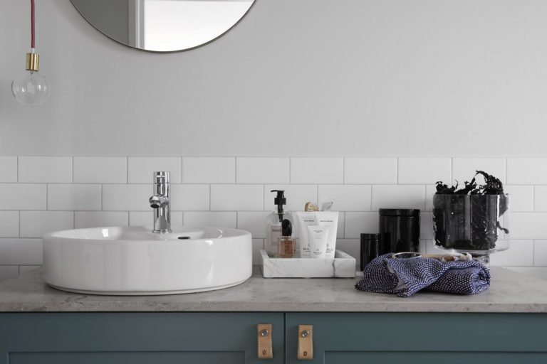Mooie Japans geïnspireerde Scandinavische badkamer