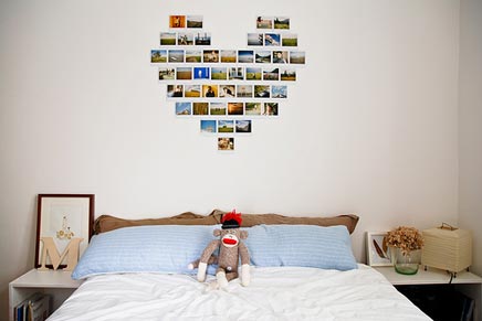 Schlafzimmer mit herzförmigen Foto-Collage