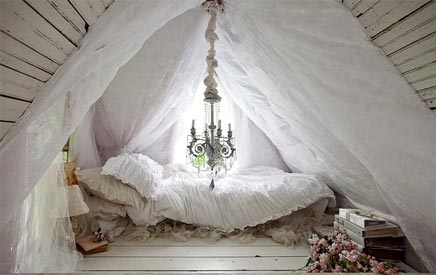Schlafzimmer einer romantischen Hütte