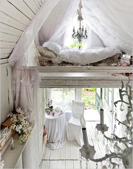 Schlafzimmer einer romantischen Hütte