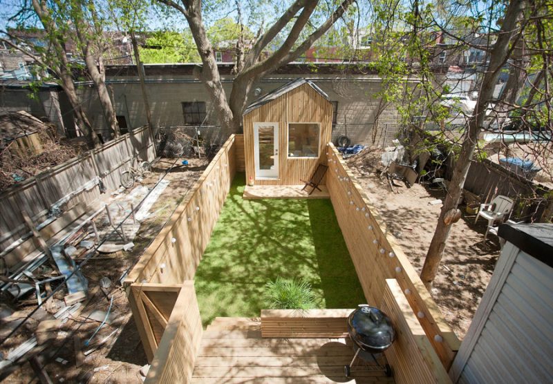 Super Architect heeft zijn kantoor ingericht in een houten tuinhuis van ON-99