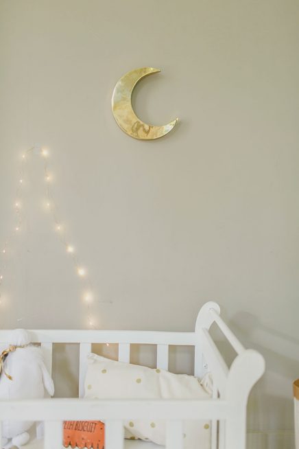 Babykamer met mooie kleuren, materialen en meubels