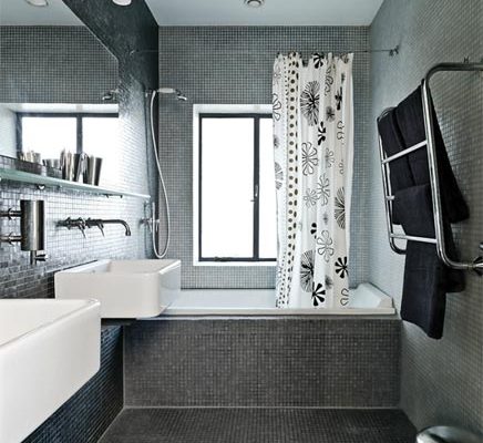 Badkamer met grijze mozaïek