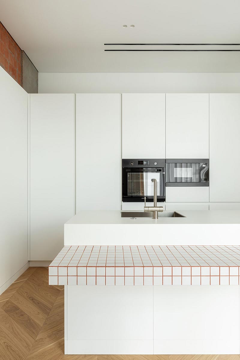 betegelde tafel aan kookeiland