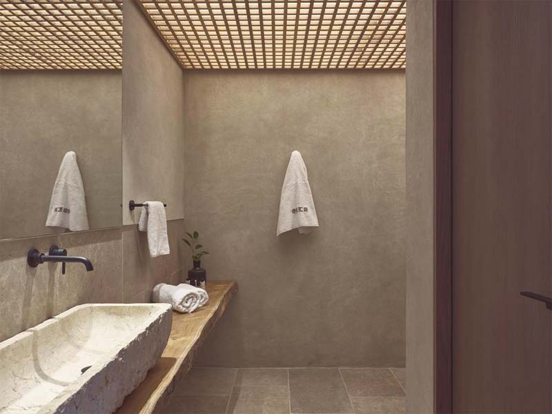 Beton ciré en hout in badkamer van luxe hotel