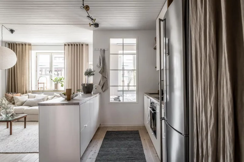 binnenraam tussen keuken slaapkamer