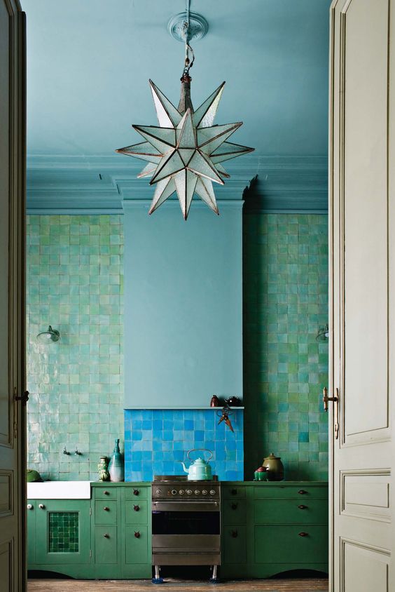 blauw-plafond-keuken