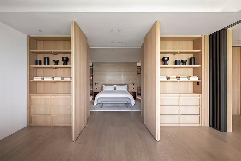 dubbele houten taatsdeuren slaapkamer