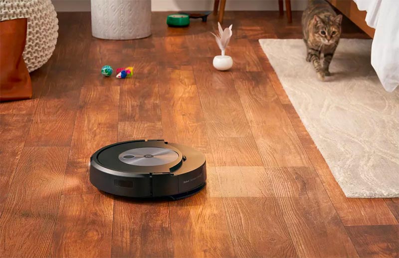 Met de iRobot Roomba Combo™ j7 wordt er op je harde vloeren tegelijkertijd gestofzuigd en gedweild - waardoor je vloer elke dag glanzend schoon blijft.