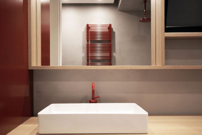 eiken-houten-badkamermeube-rode-kraanl