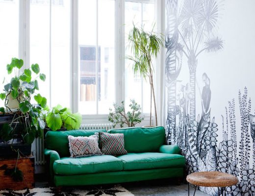 Exotische loft woonkamer van Franse behangontwerper Cécile Figuette