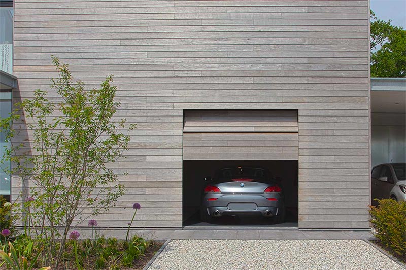 garagedeur zelfde hout als gevel