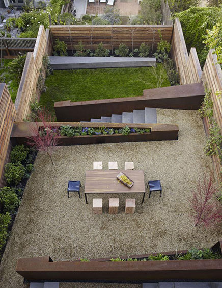 Heuvelachtig tuin ontwerp