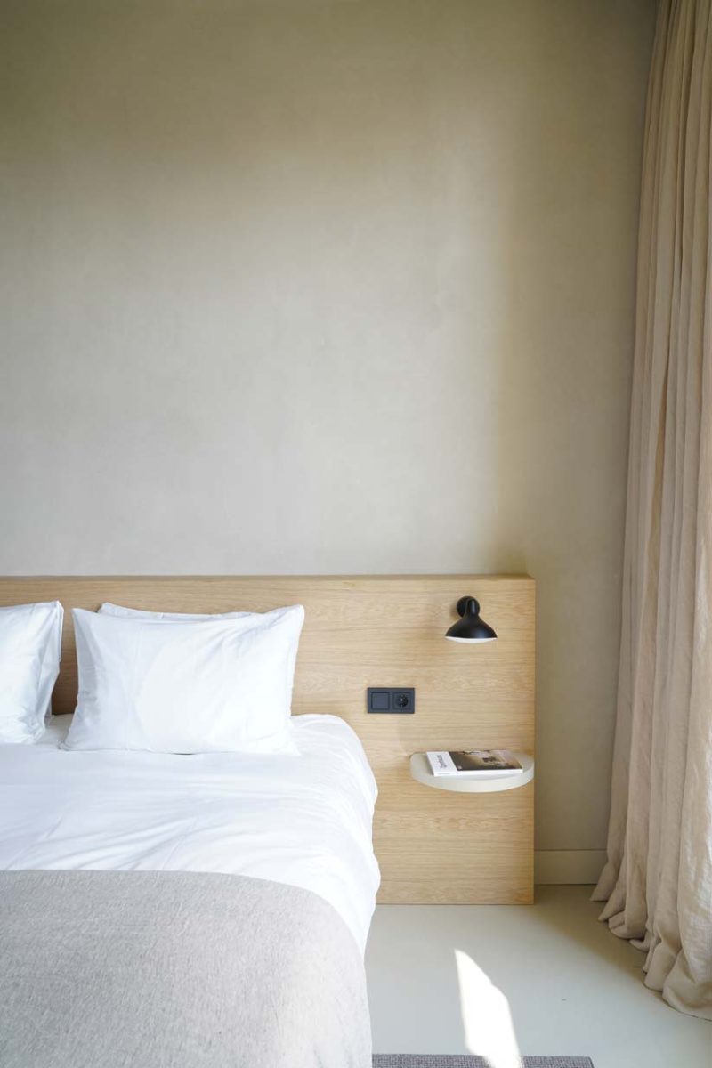 hotel chique slaapkamer houten hoofdbord