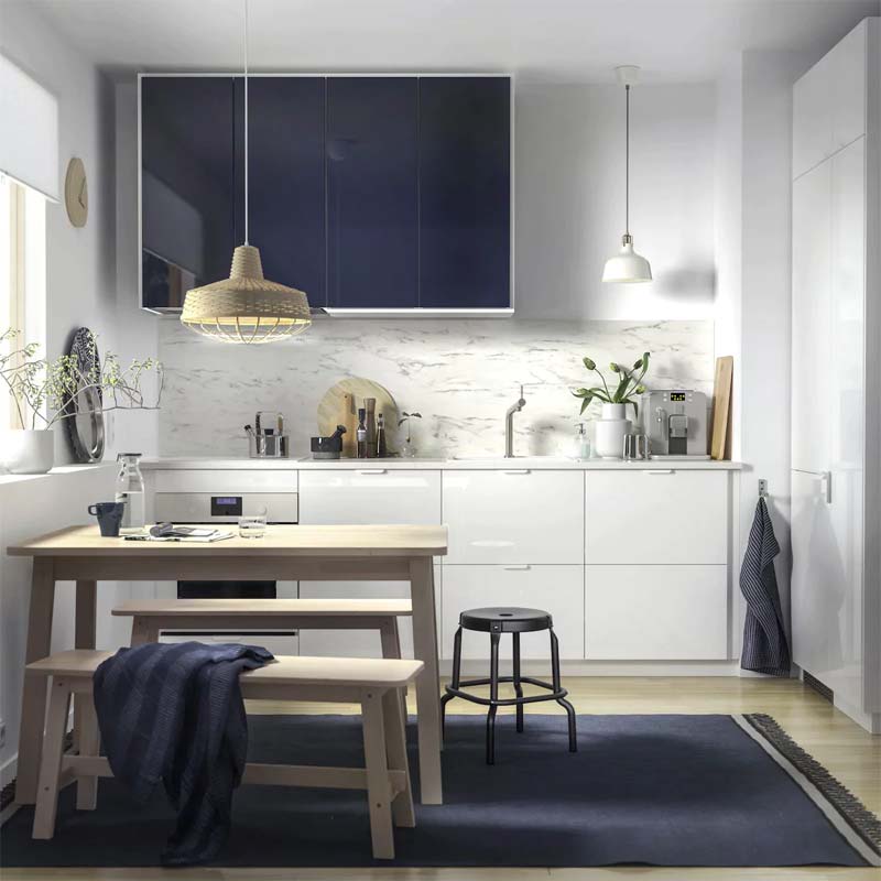 Strakke witte IKEA keuken