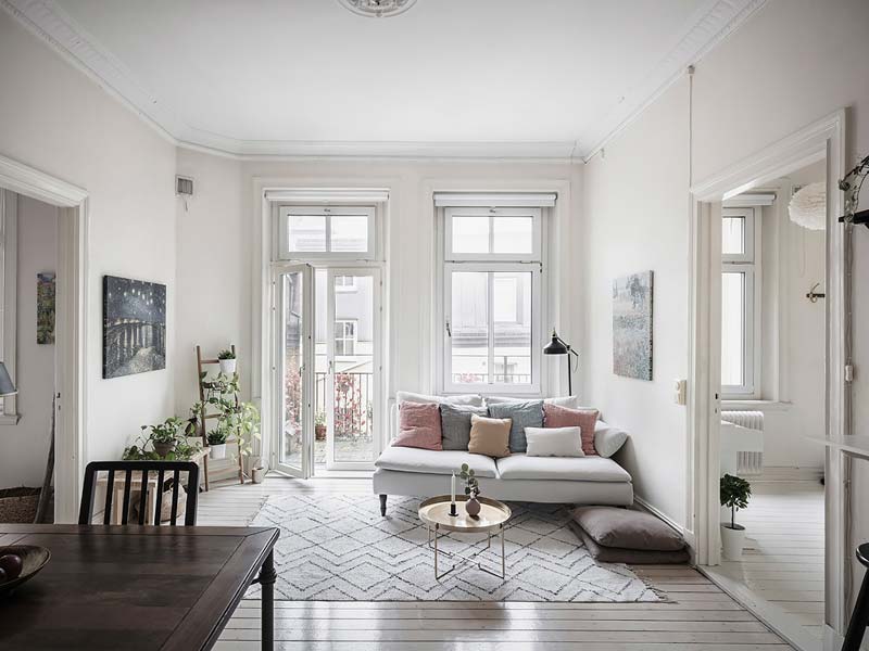 In dit kleine Scandinavisch appartement vind je hele leuke knusse hoekjes!