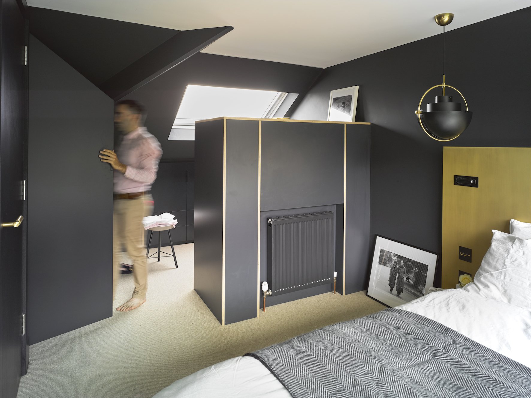 Moderne uitbreiding voor slaapkamer op zolder met inloopkast