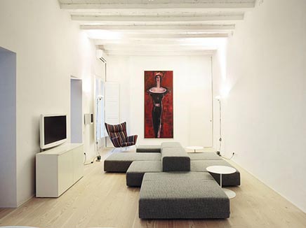 Interieur inrichting klooster woning in Barcelona