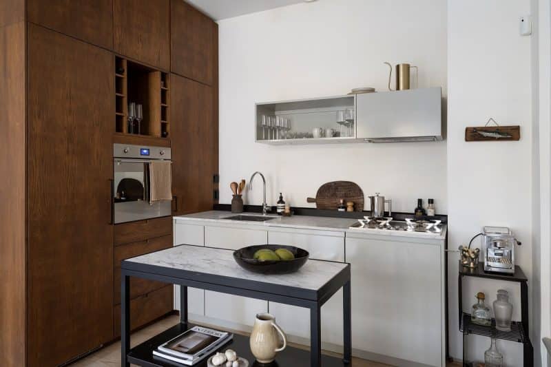 keuken hout combineren met lichtgrijze kasten