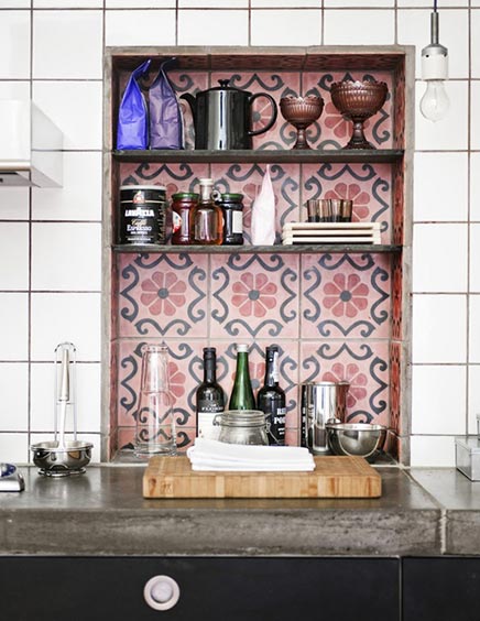 Keuken met inham van Marokkaanse tegels