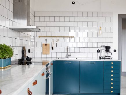 Keuken in mintgroen en petrol blauw