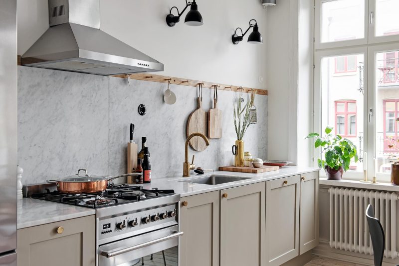 keukengerei ophangen houten kapstok