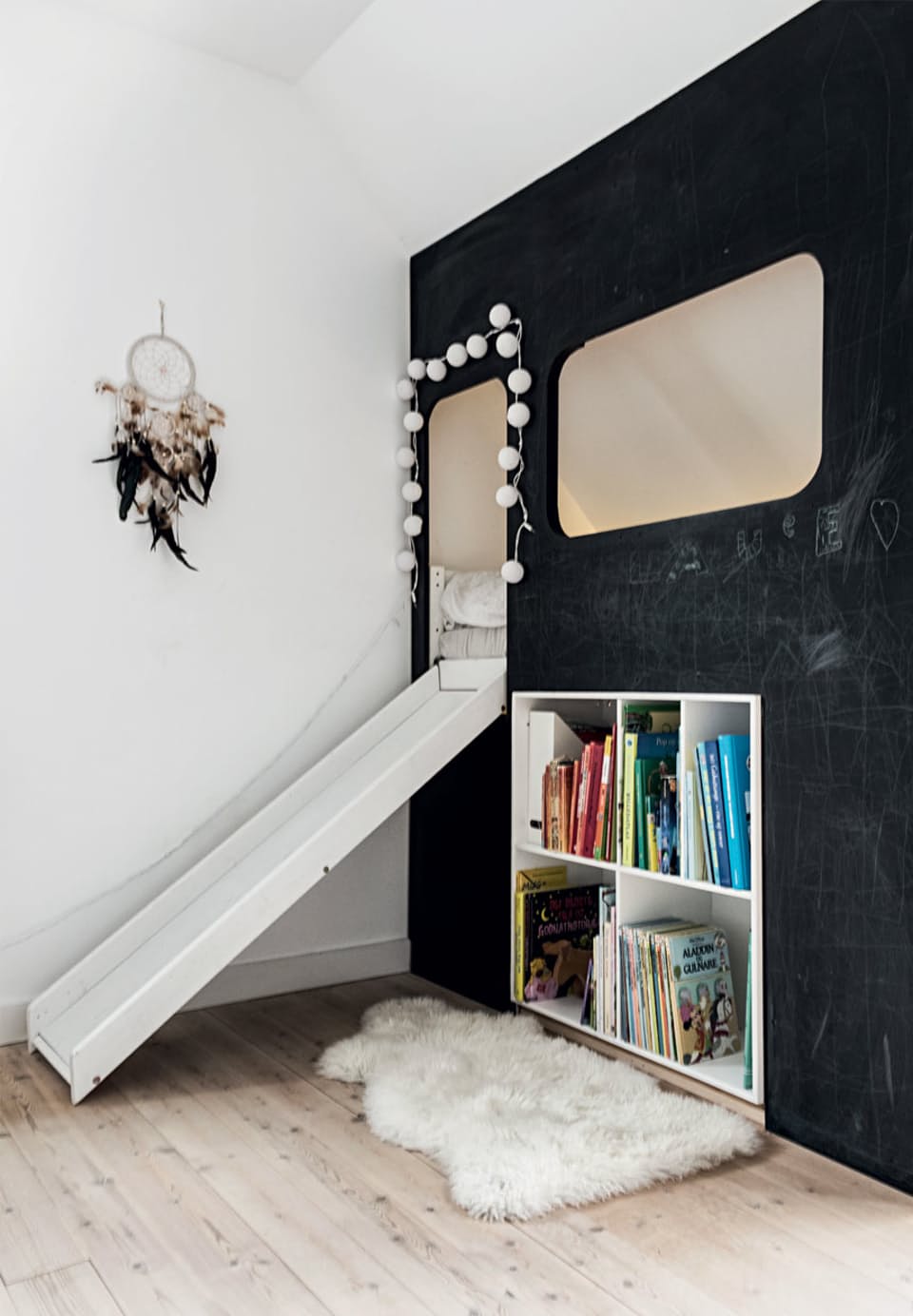 kinderkamer-bedstede-krijtbord-verf