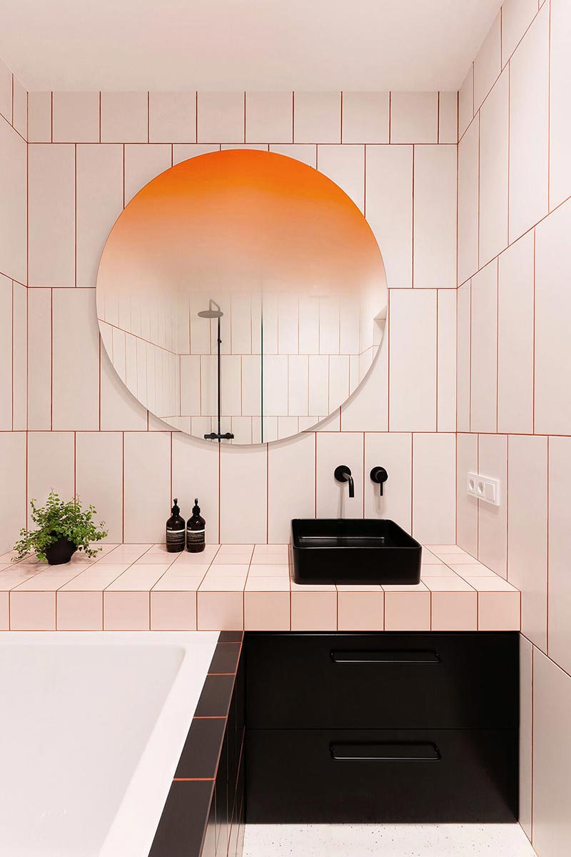 kleurrijke badkamer roze zwart