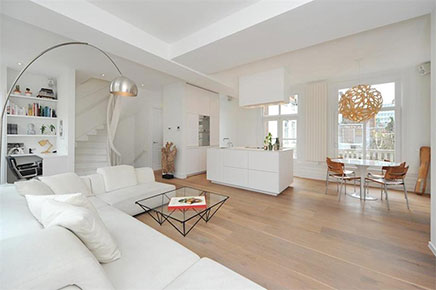 Fonkelnieuw Lichte woonkamer met compacte open keuken | Inrichting-huis.com YY-27