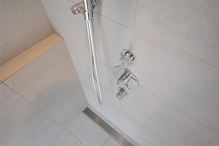 Luxe afwerking in badkamer van bovenwoning