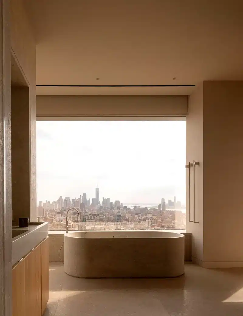 luxe badkamer met uitzicht vrijstaand bad