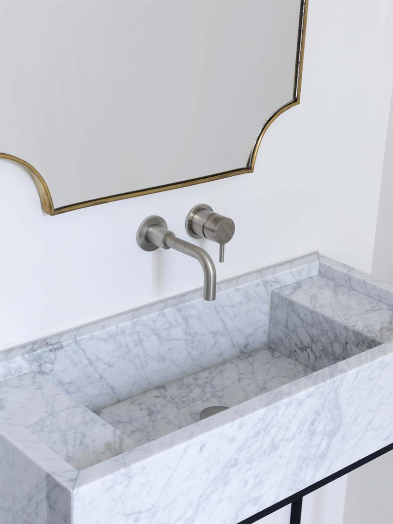 luxe minimalistische badkamer marmeren wastafel