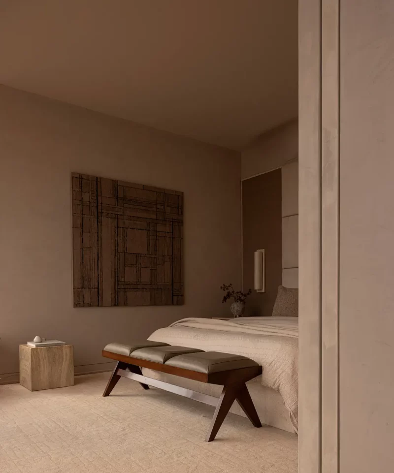 luxe warme slaapkamer microcement muren plafond
