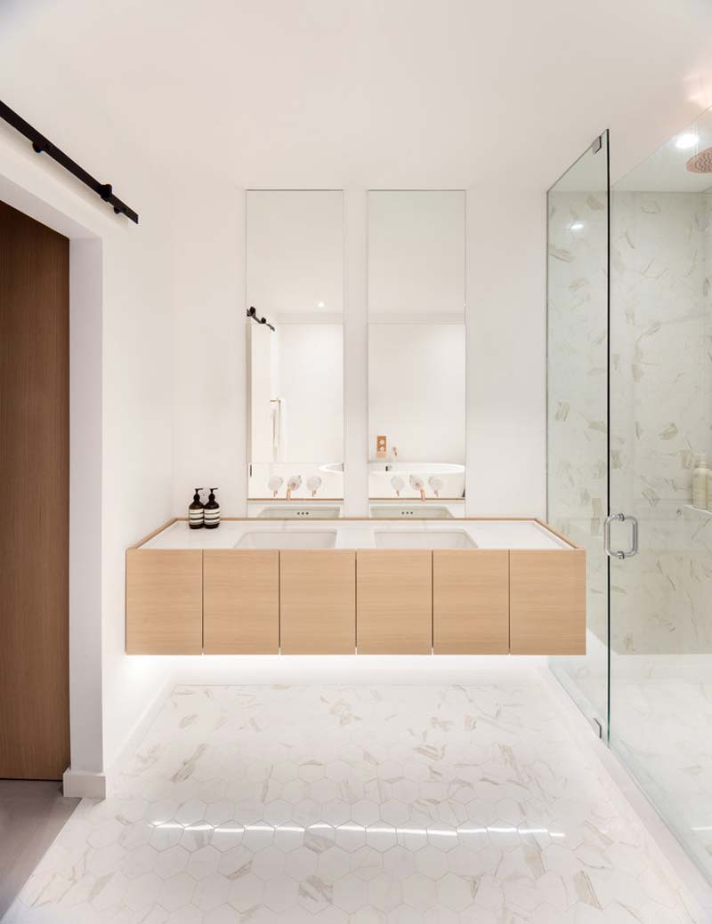 luxe witte badkamer zwevende meubel