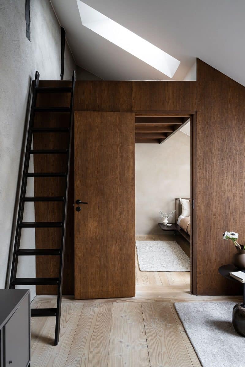 master bedroom onder vliering