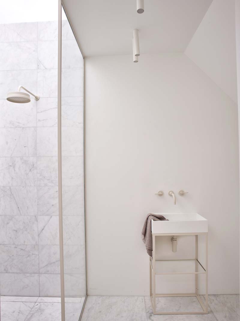 minimalistische badkamer inloopdouche