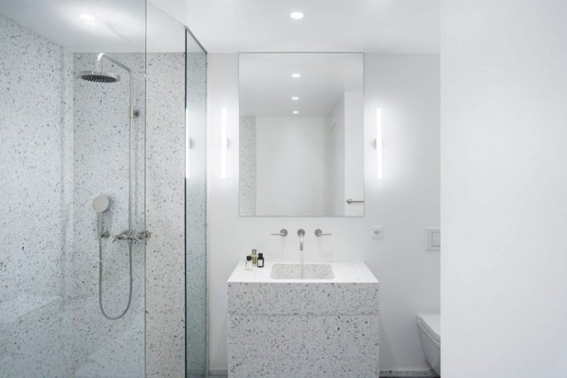 minimalistische badkamer terrazzo tegels