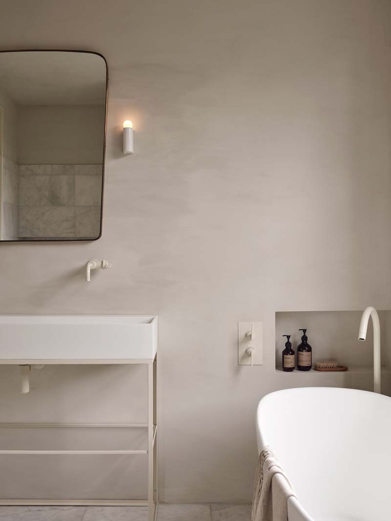 minimalistische chique badkamer vrijstaand bad
