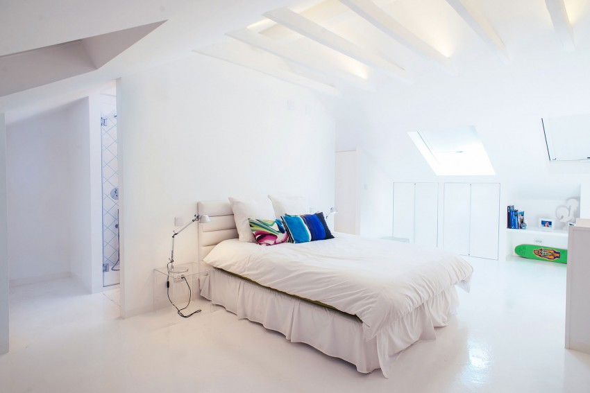 minimalistische slaapkamer op zolder
