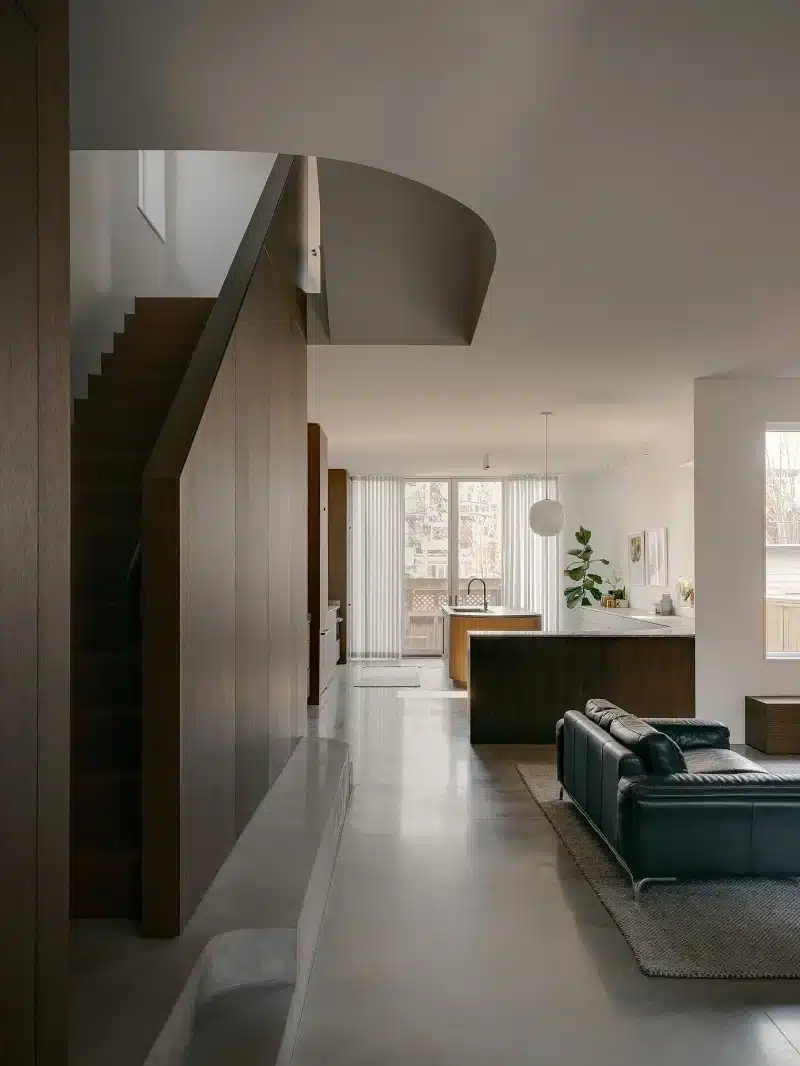 modern interieur woonkamer open trap keuken