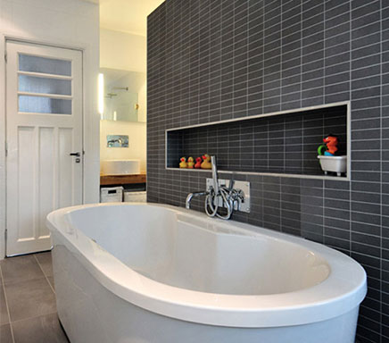 Moderne badkamer met praktische indeling