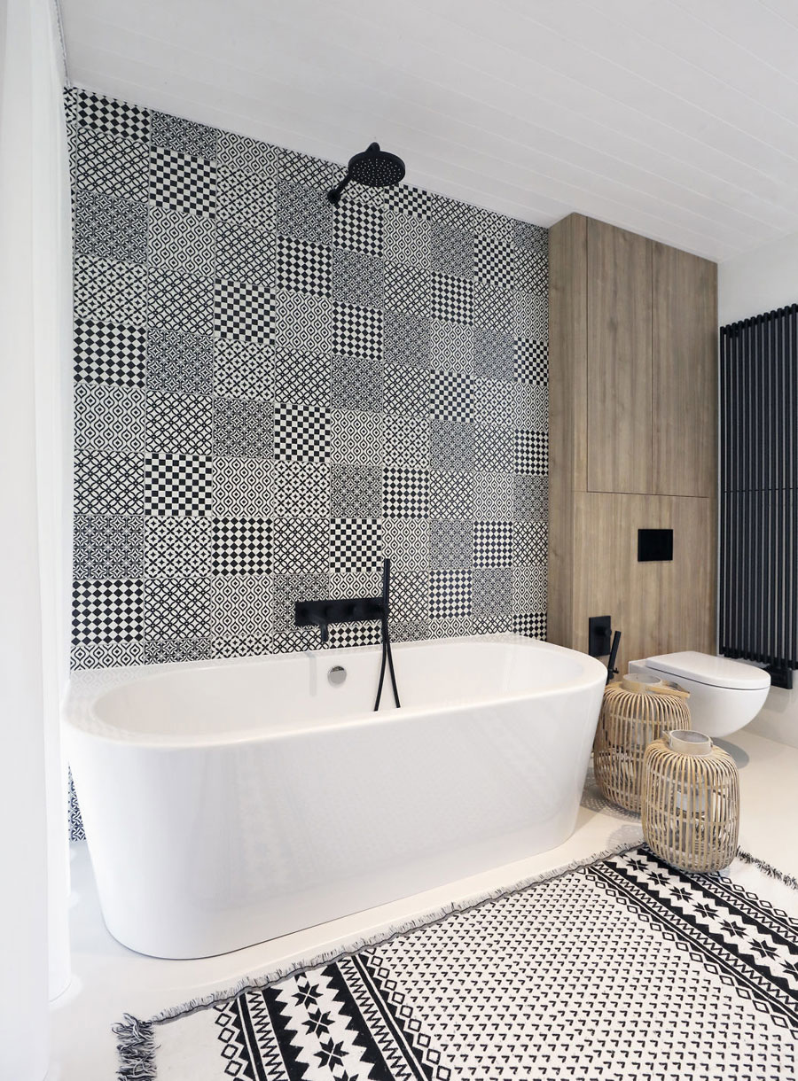 Verwonderlijk Moderne Scandinavisch geïnspireerde badkamer met zwart, wit en UN-53