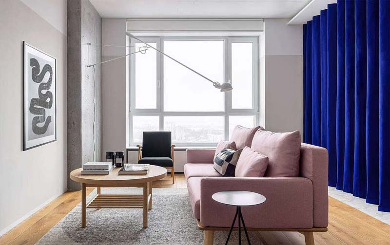 moderne woonkamer blauwe gordijnen