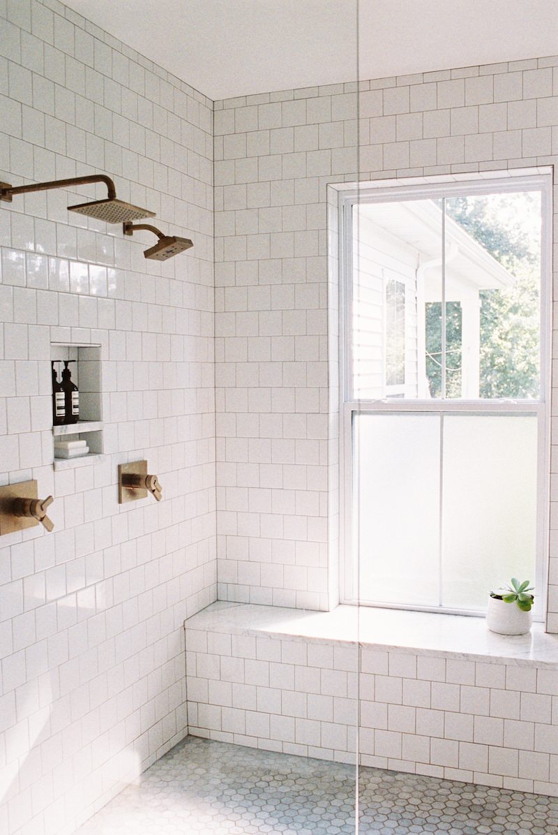 Mooie authentieke badkamer van Clary en Travis
