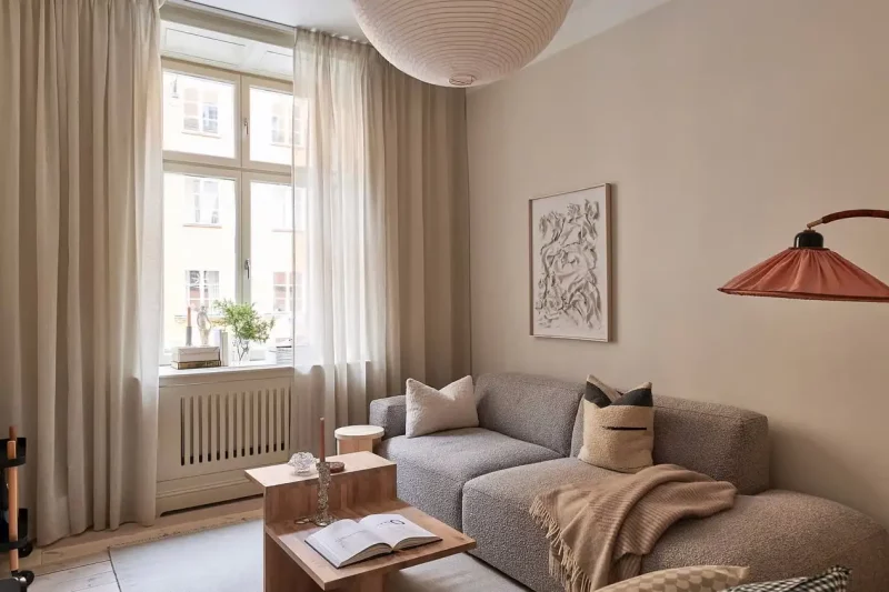 mooie beige bank muren woonkamer