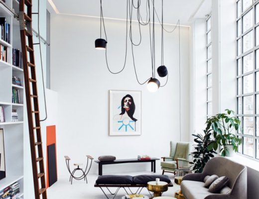 Mooie loft woonkamer ingericht met vintage meubels
