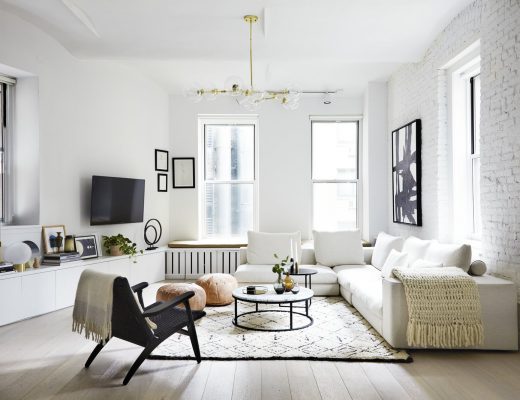 Deze New Yorkse loft woonkamer is ingericht in een mooie Scandinavische stijl