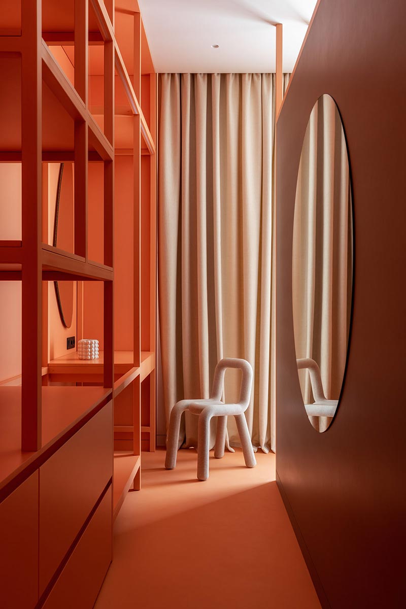 rode kasten inloopkast slaapkamer