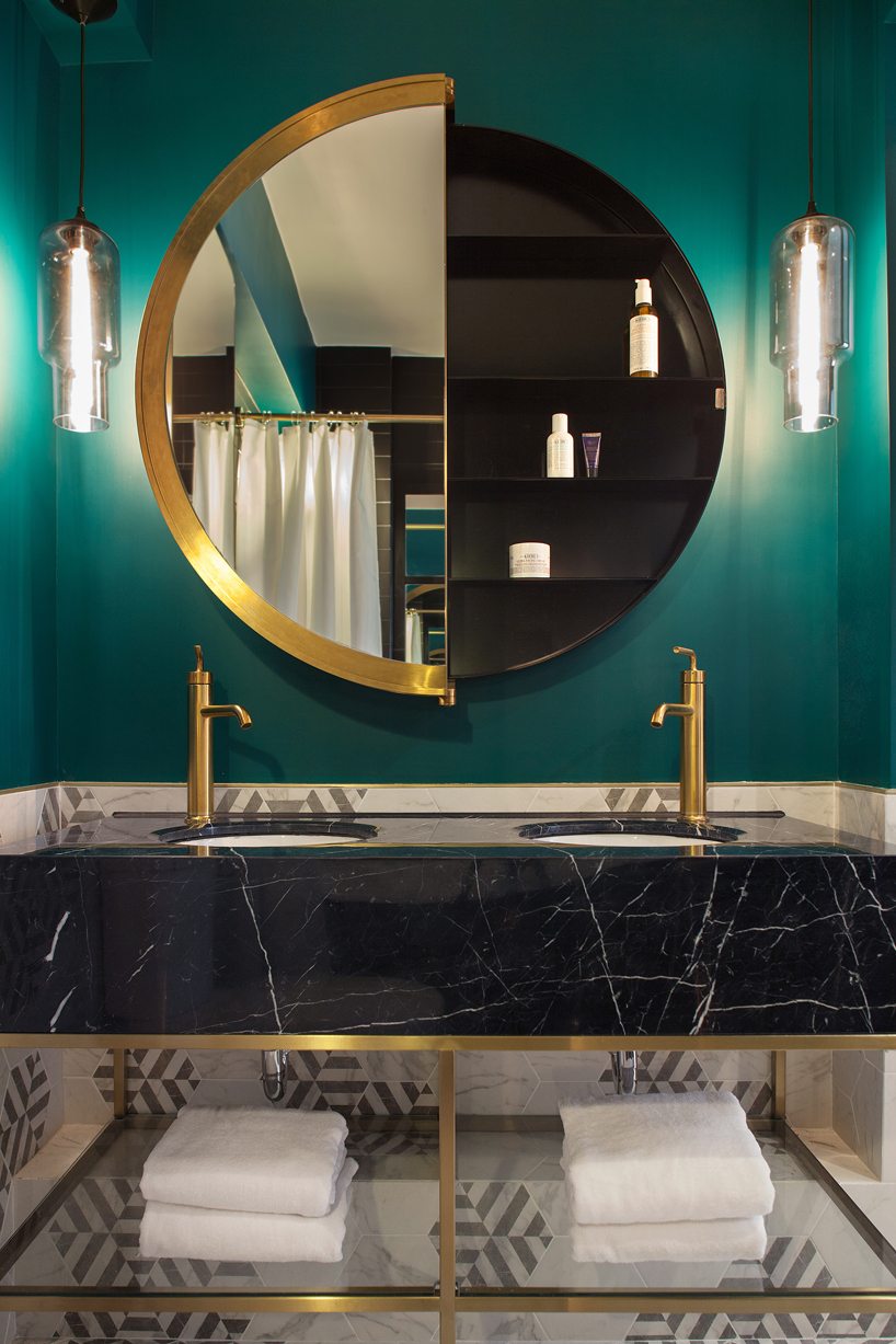 ronde-gouden-spiegel-badkamer