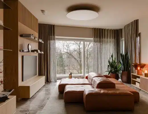 Rustgevend luxe appartement met marmer, hout en uitzicht op het park